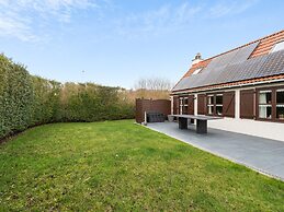 Charming Apartment Near the Beach