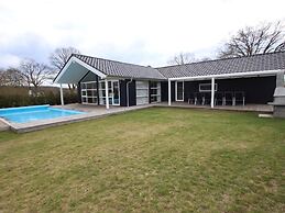 Ferienhaus mit Pool und Sauna am Duemmer See