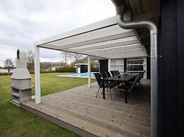 Ferienhaus mit Pool und Sauna am Duemmer See