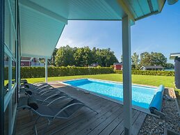 Ferienhaus mit Pool und Sauna am Duemmer See
