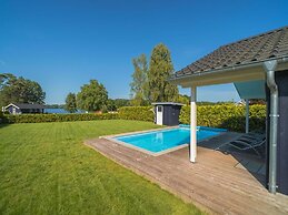 Ferienhaus mit Pool und Sauna am Duemmer See