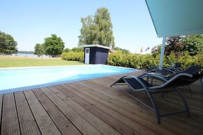 Ferienhaus mit Pool und Sauna am Duemmer See