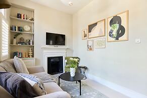 The Putney Classic - Trendy 2bdr Flat