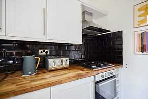 The Putney Classic - Trendy 2bdr Flat