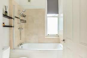 The Putney Classic - Trendy 2bdr Flat