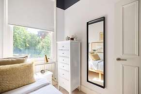 The Putney Classic - Trendy 2bdr Flat