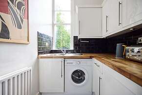 The Putney Classic - Trendy 2bdr Flat