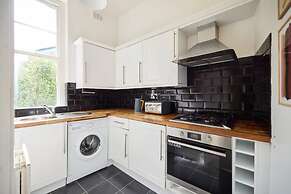 The Putney Classic - Trendy 2bdr Flat