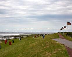 Apartment in Friedrichskoog-spitze With Parking