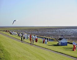 Apartment in Friedrichskoog-spitze With Parking