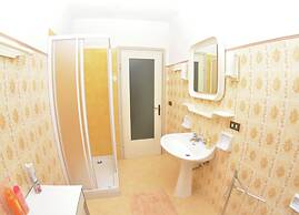 Provence-style House in the Hills of Lucca and the sea With Pool