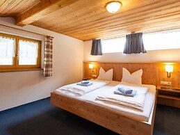 Spacious Apartment Near Centre and ski Area