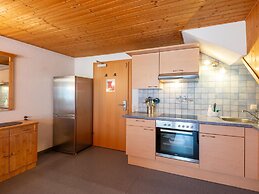 Spacious Apartment Near Centre and ski Area