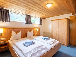 Spacious Apartment Near Centre and ski Area