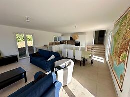 Villa L'esquirol With View and Pool