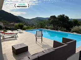 Villa L'esquirrol Vineyard Escape