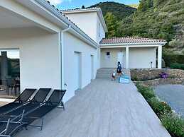 Villa L'esquirol With View and Pool
