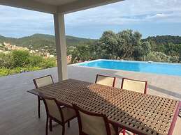 Villa L'esquirol With View and Pool