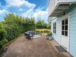 Holiday Home Directly on the Zuidlaardermeer