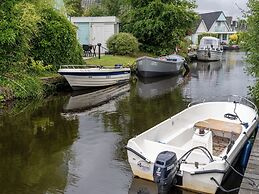 Holiday Home Directly on the Zuidlaardermeer
