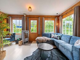 Holiday Home Directly on the Zuidlaardermeer