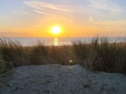 Beachside Getaway With Garden & Barbecue