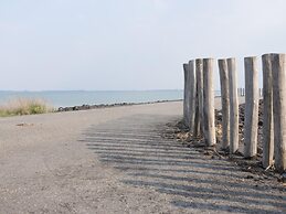 Beachside Getaway With Garden & Barbecue