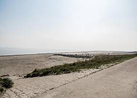 Beachside Getaway With Garden & Barbecue