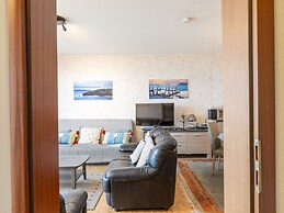 Bright Apartment With Kitchen