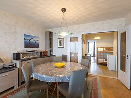 Bright Apartment With Kitchen