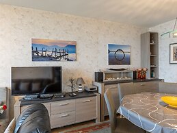 Bright Apartment With Kitchen