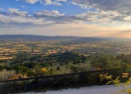 Mansion in Perugia With Pool & Green Hills