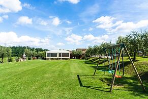 Mansion in Perugia With Pool & Green Hills