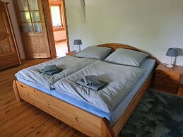 Beautiful Flat in a Thatched Farmhouse