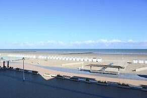 Apartment in Nieuwpoort With sea View