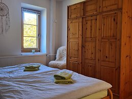 Beautiful Flat in a Thatched Farmhouse