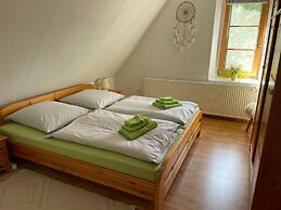 Beautiful Flat in a Thatched Farmhouse