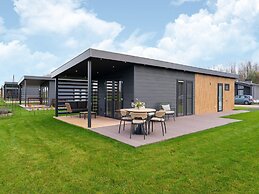 Holiday Home in 't Groene Hart on the Water