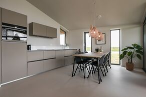 Scenic Cottage w/ Garden