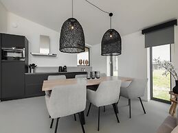 Majestic Holiday Home With Garden