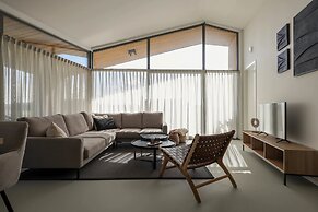 Majestic Holiday Home With Garden