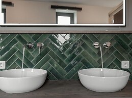 Lovely Holiday Home With Garden