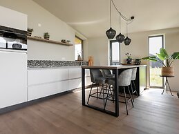 Lovely Holiday Home With Garden