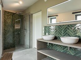 Lovely Holiday Home With Garden