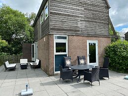 Newly Renovated Holiday Home in Grou