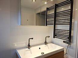 Newly Renovated Holiday Home in Grou