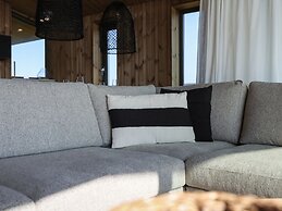 Charming Holiday Home Overlooking Lake