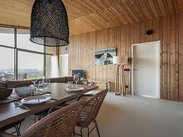 Charming Holiday Home Overlooking Lake