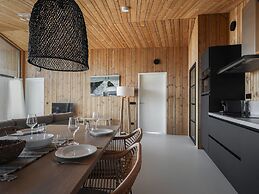 Charming Holiday Home Overlooking Lake