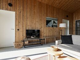 Charming Holiday Home Overlooking Lake